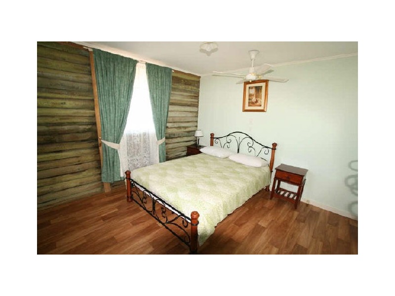 Log Cabin No 2 Coast Rd, Moonta SA 5558