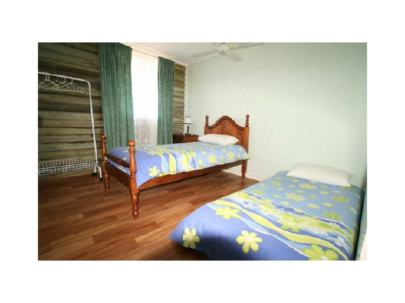 Log Cabin No 2 Coast Rd, Moonta SA 5558