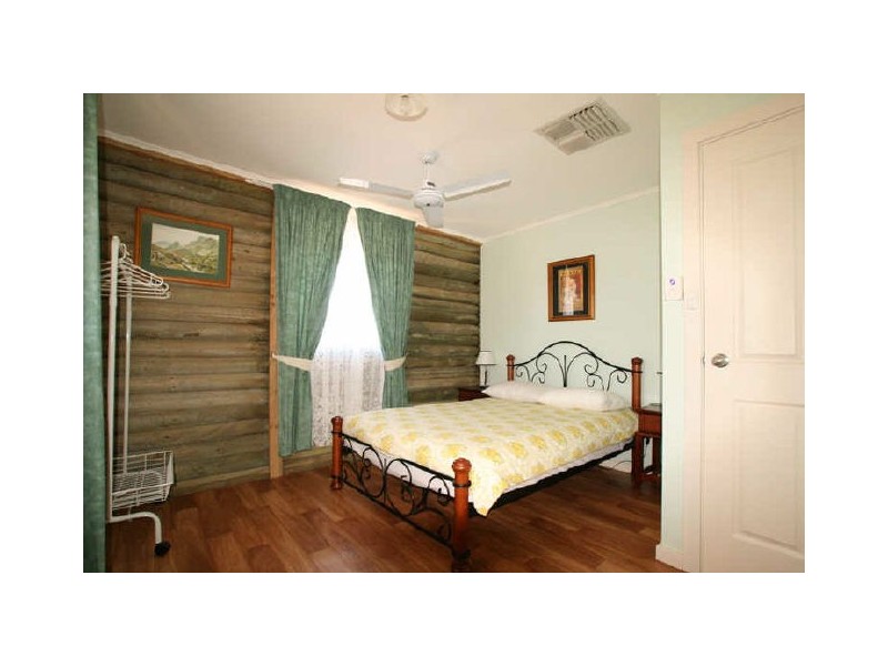 Log Cabin No 2 Coast Rd, Moonta SA 5558