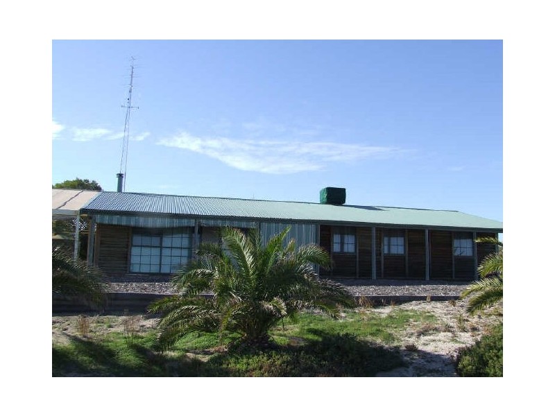 Log Cabin No 2 Coast Rd, Moonta SA 5558
