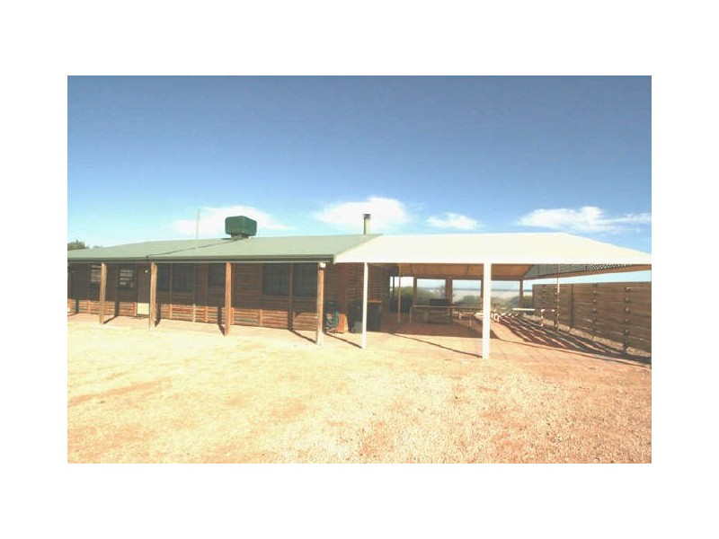 Log Cabin No 3 Coast Rd, Moonta SA 5558