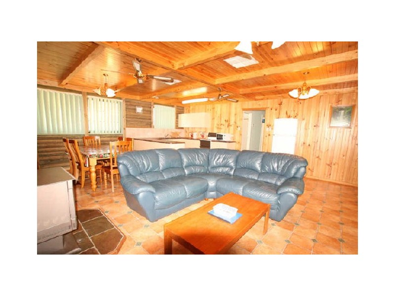 Log Cabin No 3 Coast Rd, Moonta SA 5558