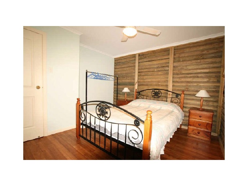 Log Cabin No 3 Coast Rd, Moonta SA 5558