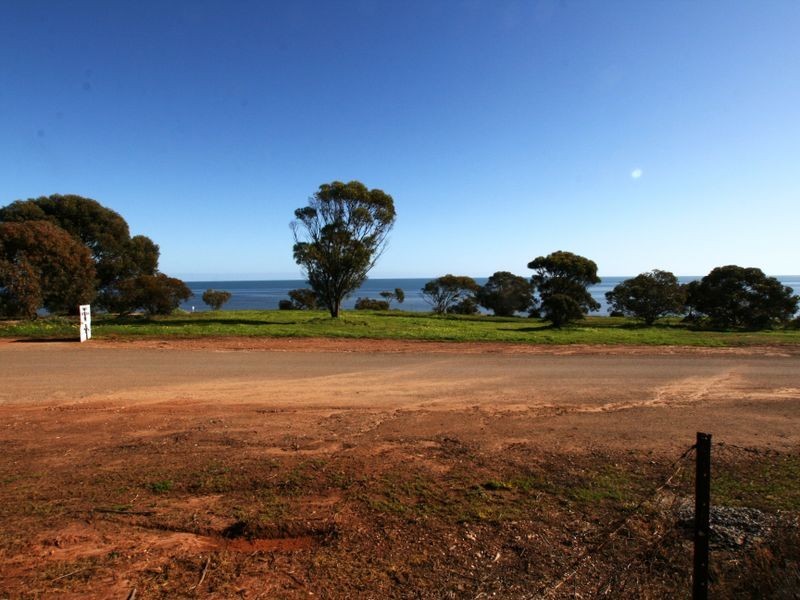 10 The Esplanade, Tickera SA 5555