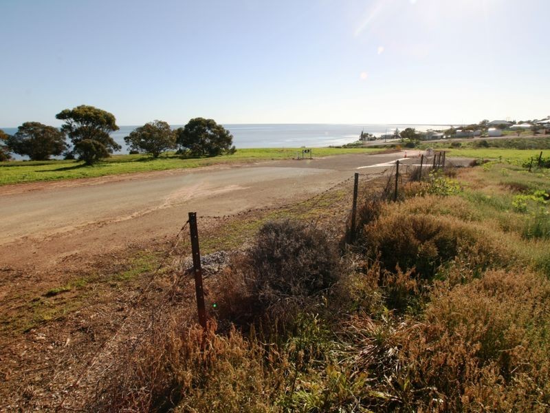 10 The Esplanade, Tickera SA 5555