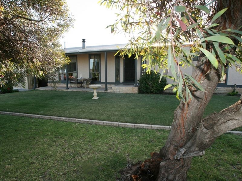 25 Yelta Street, Port Clinton SA 5570