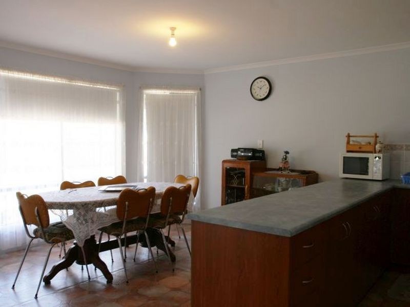 8 Gloria Avenue, North Beach SA 5556