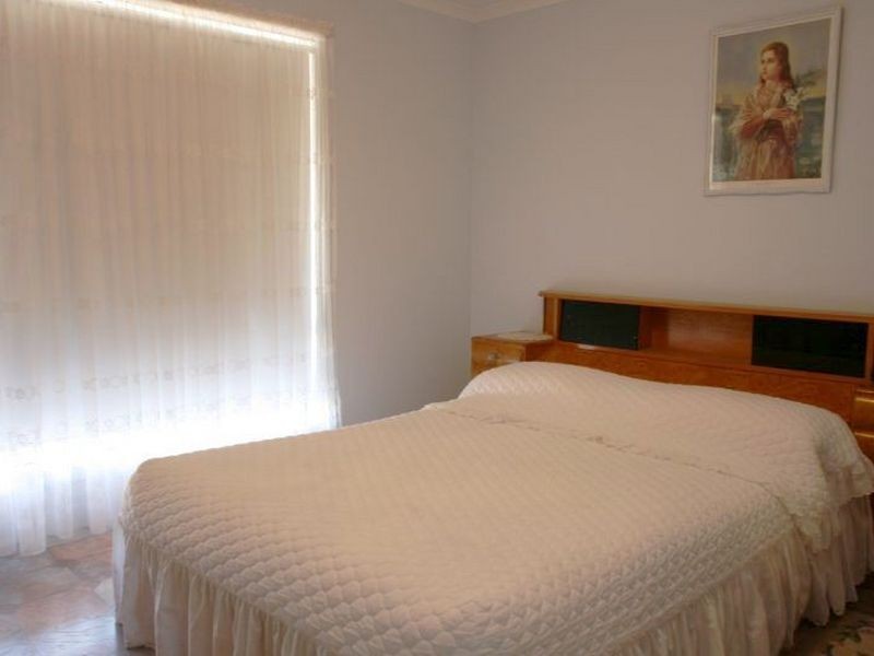 8 Gloria Avenue, North Beach SA 5556