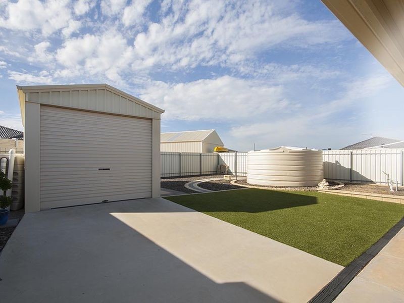 8 Kassa Road, North Beach SA 5556