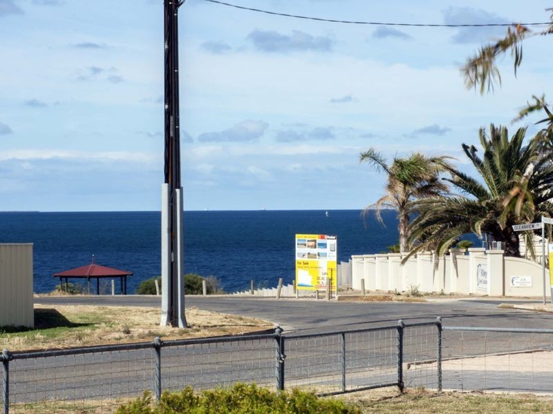 8 Woodforde Drive, North Beach SA 5556
