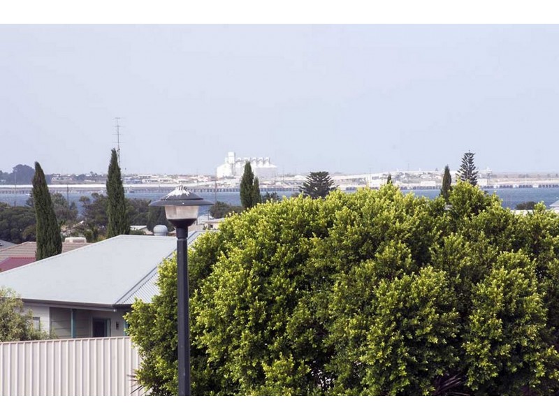 42 Islesworth Street, North Beach SA 5556