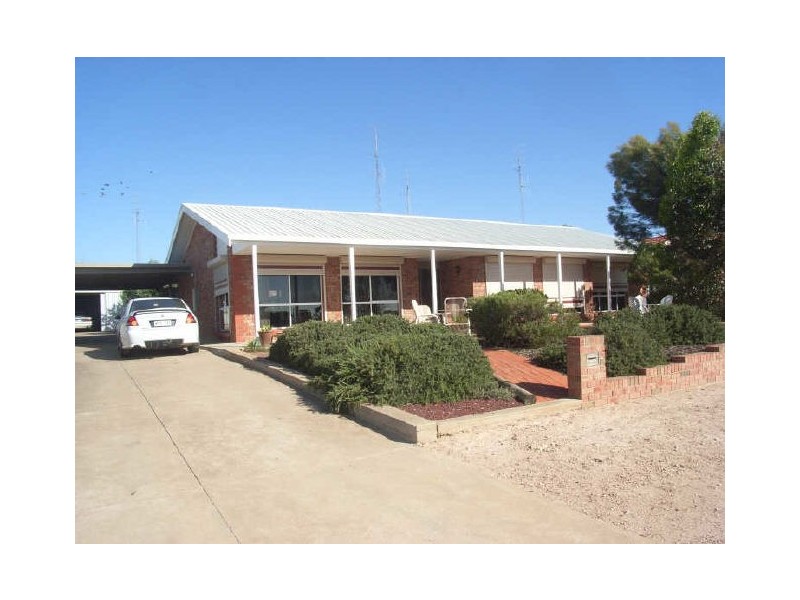 4 Warmington Esplanade, Wallaroo SA 5556