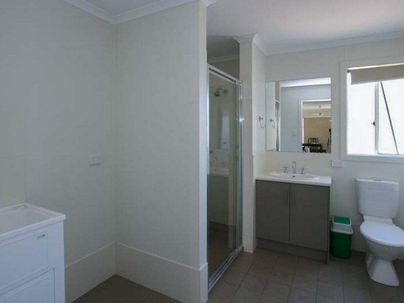 Cabin 32 North Beach Tourist Park, Wallaroo SA 5556