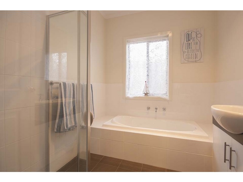 4 Meander Way, North Beach SA 5556