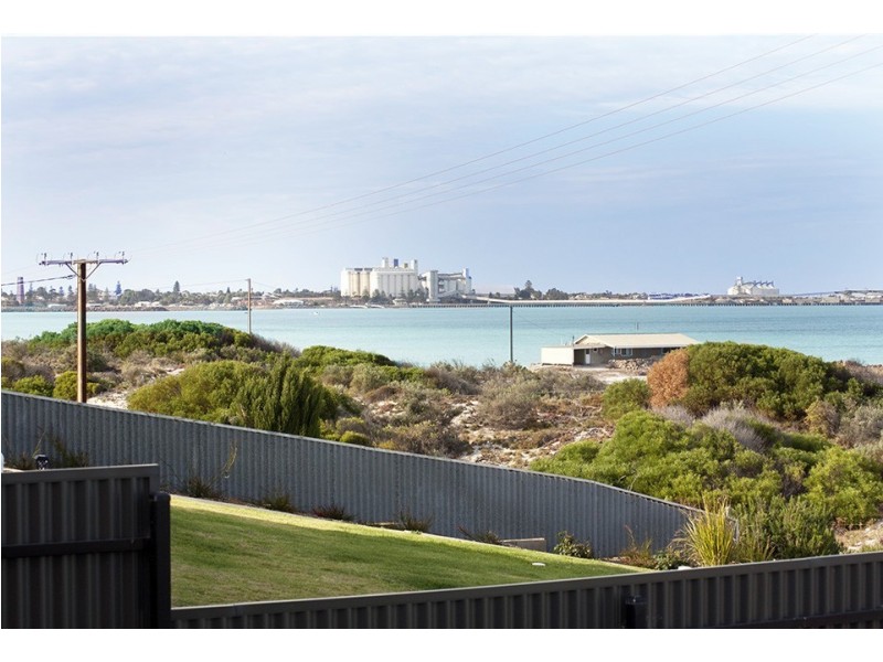 14 Esplanade, North Beach SA 5556