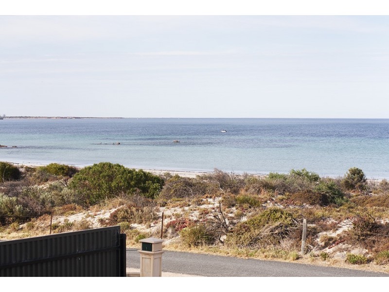 14 Esplanade, North Beach SA 5556