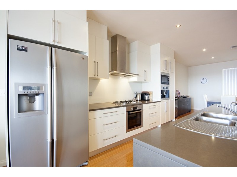 11 Rose Ave, North Beach SA 5556