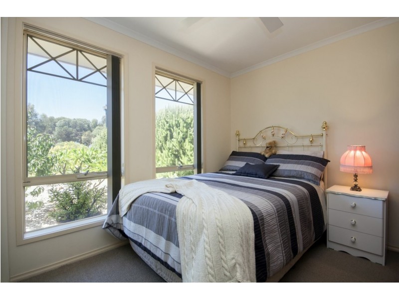 16 Spinnaker Court, Wallaroo SA 5556