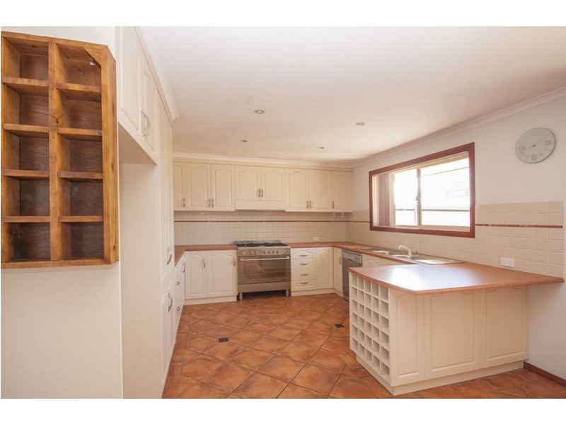 6 Gilmore Cres, Wallaroo SA 5556