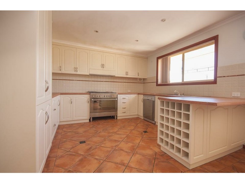 6 Gilmore Cres, Wallaroo SA 5556