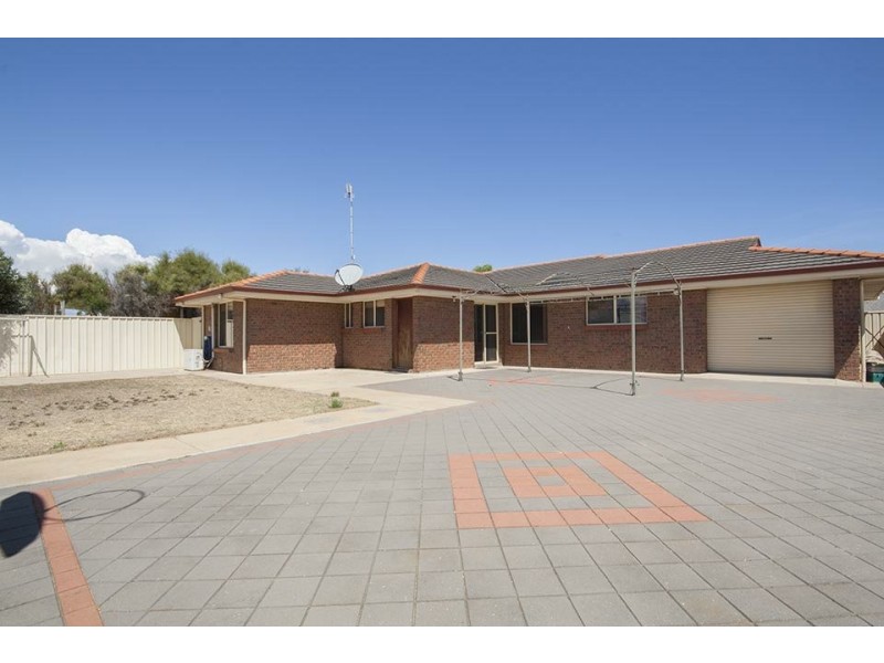 6 Gilmore Cres, Wallaroo SA 5556