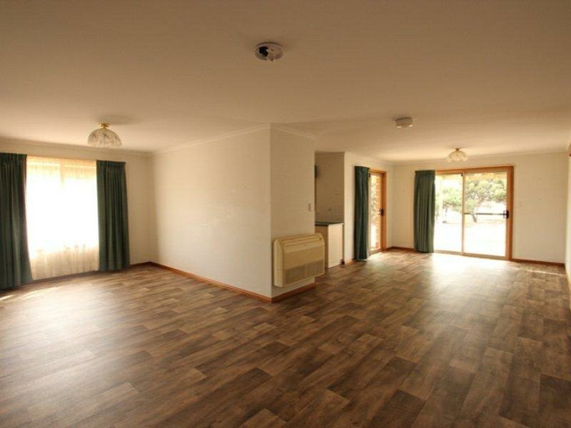 4 Gilmore Crescent, Wallaroo SA 5556