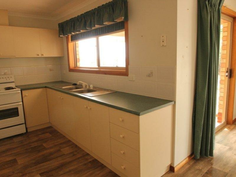 4 Gilmore Crescent, Wallaroo SA 5556