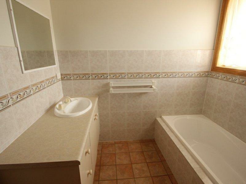 4 Gilmore Crescent, Wallaroo SA 5556