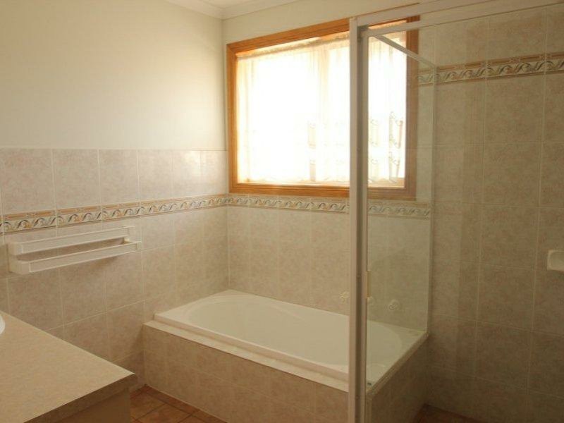 4 Gilmore Crescent, Wallaroo SA 5556