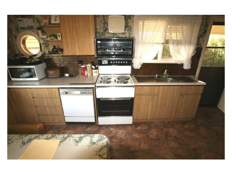 17 Esplanade, North Beach SA 5556