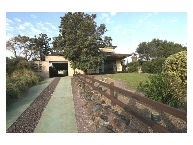 17 Esplanade, North Beach SA 5556