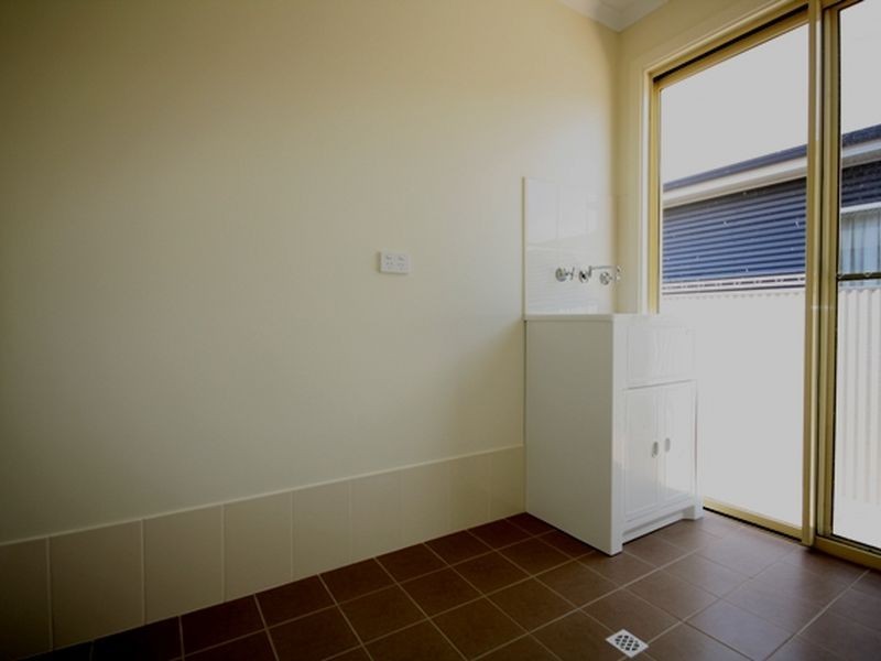 9 Cameron Crt, Wallaroo SA 5556
