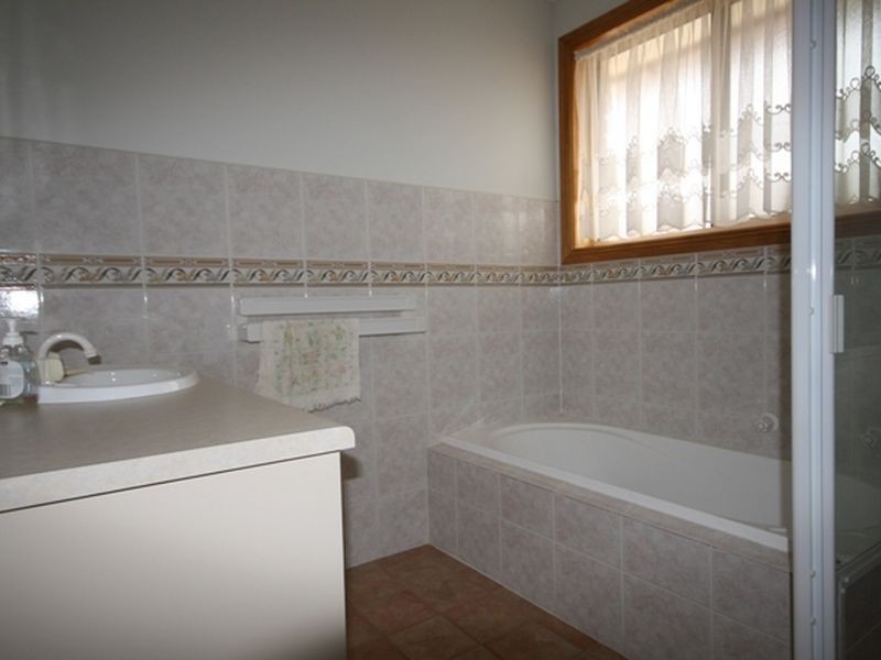 4 Gilmore Crescent, Wallaroo SA 5556
