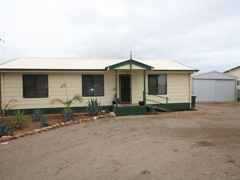 16 Kadina Rd, Wallaroo SA 5556