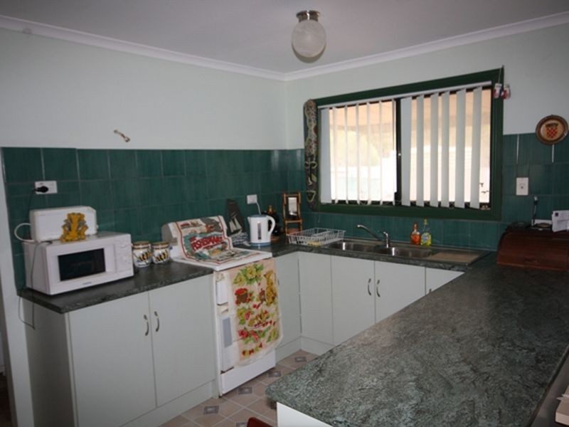 16 Kadina Rd, Wallaroo SA 5556