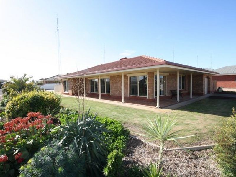 10 Malcolm Crt, Wallaroo SA 5556