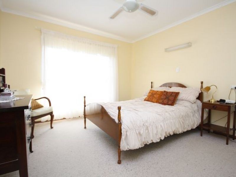 10 Malcolm Crt, Wallaroo SA 5556