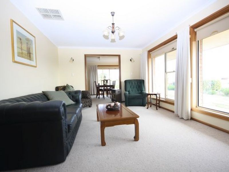 10 Malcolm Crt, Wallaroo SA 5556