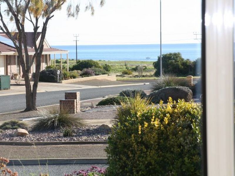 10 Malcolm Crt, Wallaroo SA 5556