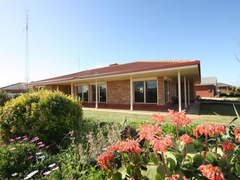 10 Malcolm Crt, Wallaroo SA 5556