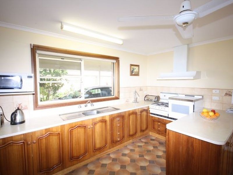 10 Malcolm Crt, Wallaroo SA 5556