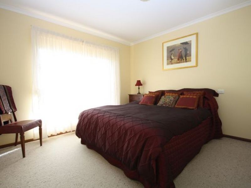 10 Malcolm Crt, Wallaroo SA 5556