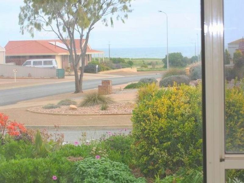 10 Malcolm Crt, Wallaroo SA 5556