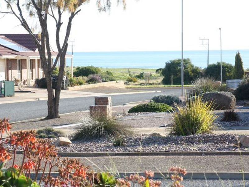 10 Malcolm Crt, Wallaroo SA 5556