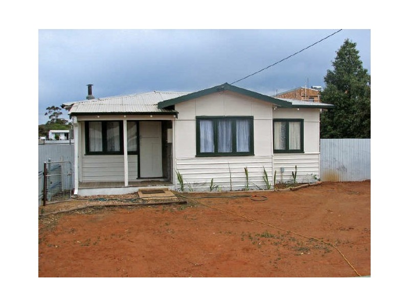 25 Sylvester St, Coolgardie WA 6429