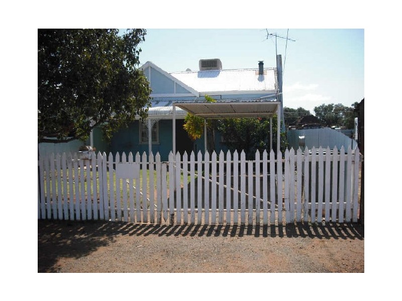 82 Woodward St, Coolgardie WA 6429