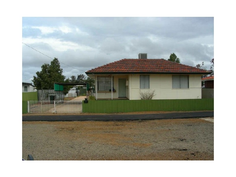 27 Sylvester Street, Coolgardie WA 6429