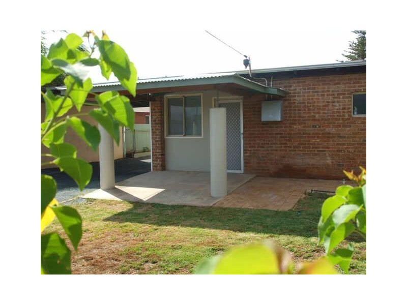 8 Walter Road, Boulder WA 6432