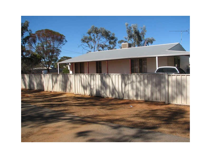75 Shaw St, Coolgardie WA 6429