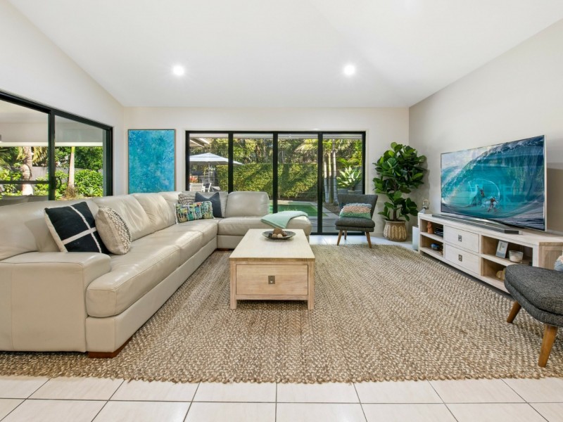 19 Barcoola Place, Twin Waters QLD 4564